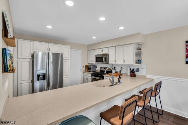 95 Stonehedge Ct, Franklin Twp., NJ 08873