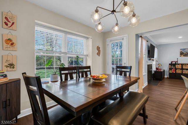 95 Stonehedge Ct, Franklin Twp., NJ 08873