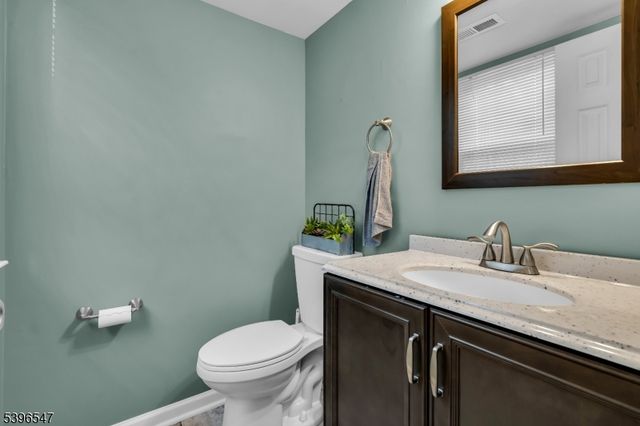 95 Stonehedge Ct, Franklin Twp., NJ 08873