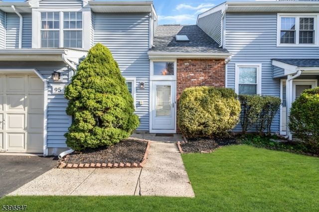 95 Stonehedge Ct, Franklin Twp., NJ 08873