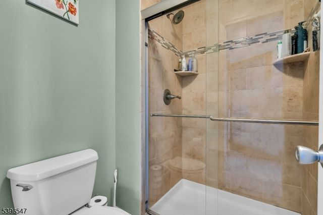 95 Stonehedge Ct, Franklin Twp., NJ 08873