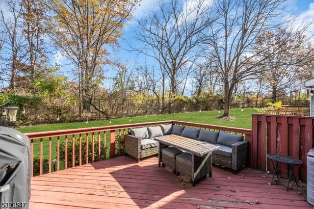 95 Stonehedge Ct, Franklin Twp., NJ 08873