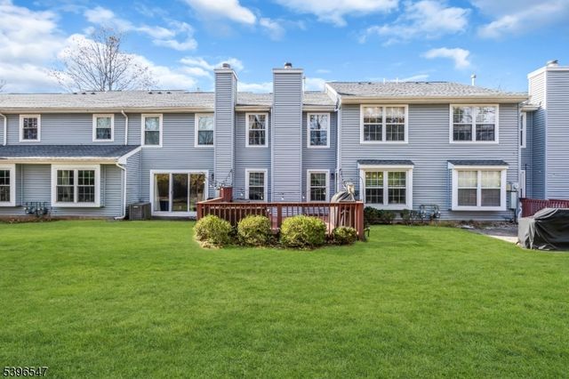 95 Stonehedge Ct, Franklin Twp., NJ 08873