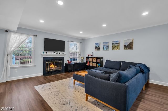 95 Stonehedge Ct, Franklin Twp., NJ 08873