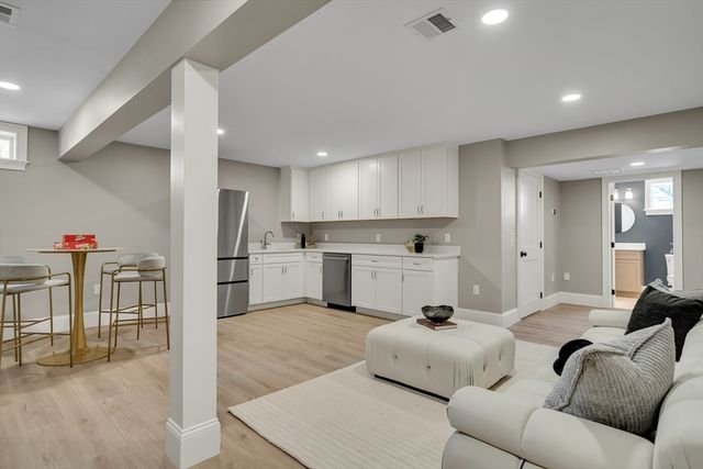 1 Cushing Street, Lexington, MA 02420