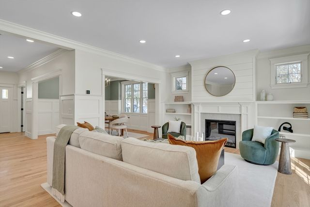 1 Cushing Street, Lexington, MA 02420