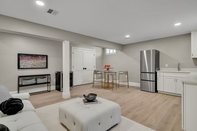 1 Cushing Street, Lexington, MA 02420