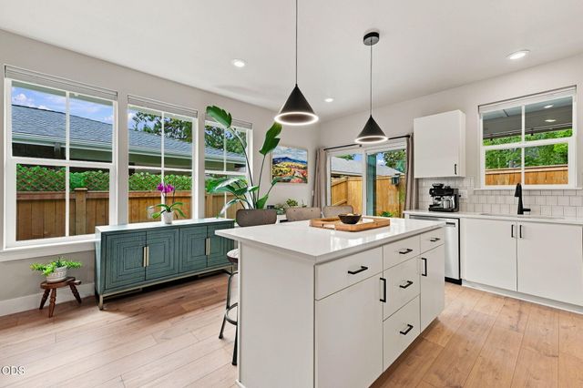 61173 SE Wagyu Drive, Bend, OR 97702