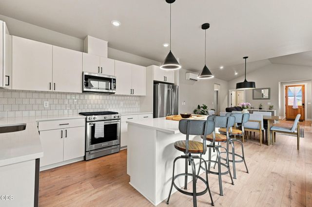 61173 SE Wagyu Drive, Bend, OR 97702