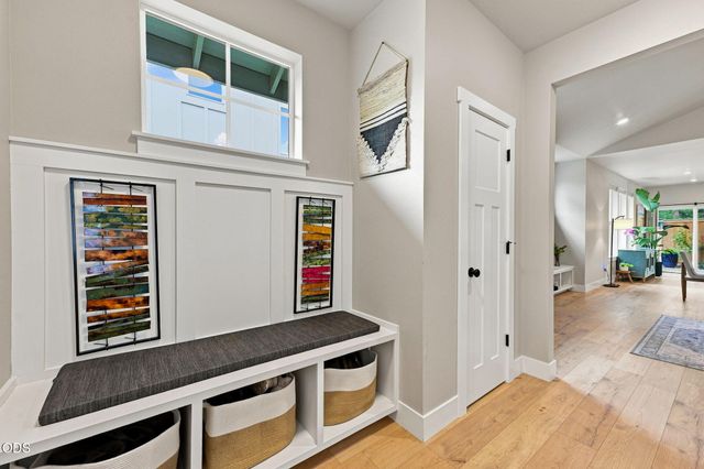 61173 SE Wagyu Drive, Bend, OR 97702