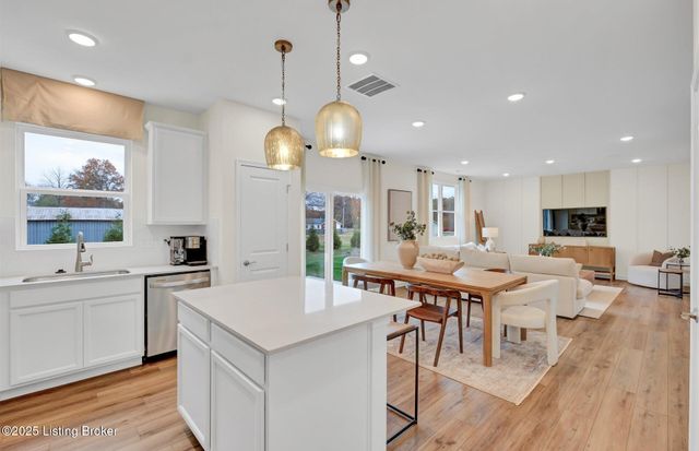 8509 Lysander Dr, Louisville, KY 40214