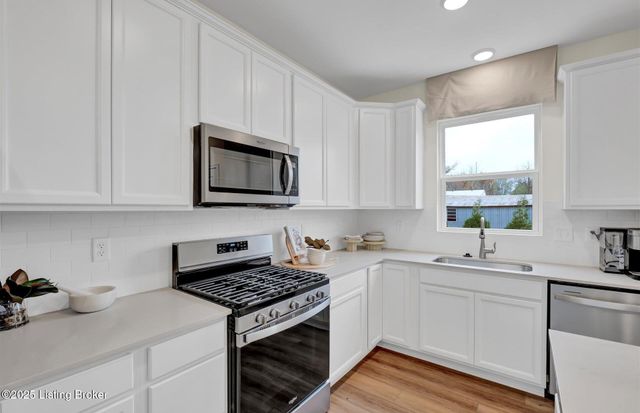 8509 Lysander Dr, Louisville, KY 40214