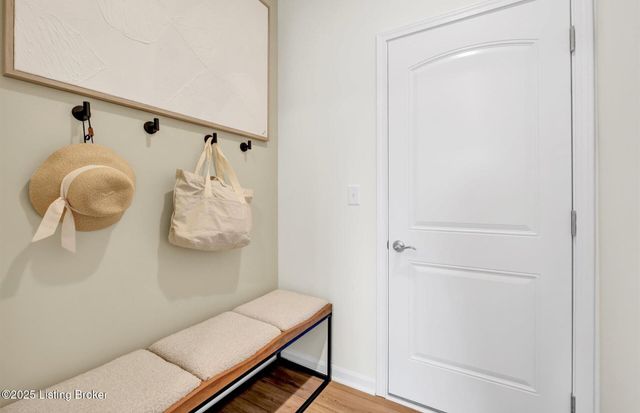 8509 Lysander Dr, Louisville, KY 40214