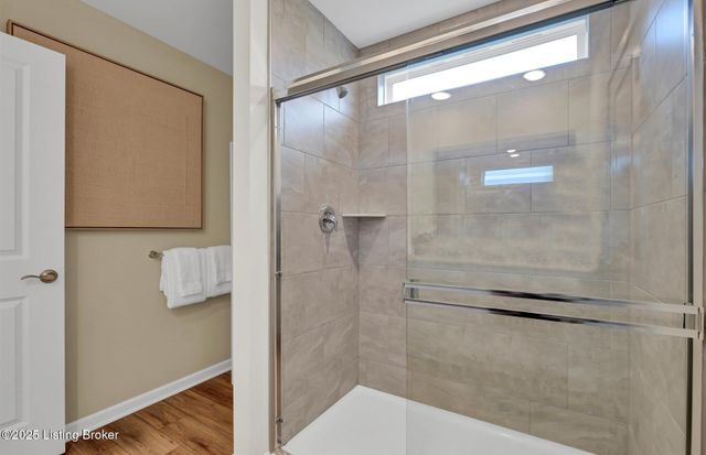 8509 Lysander Dr, Louisville, KY 40214