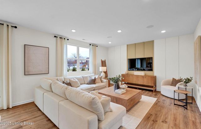 8509 Lysander Dr, Louisville, KY 40214