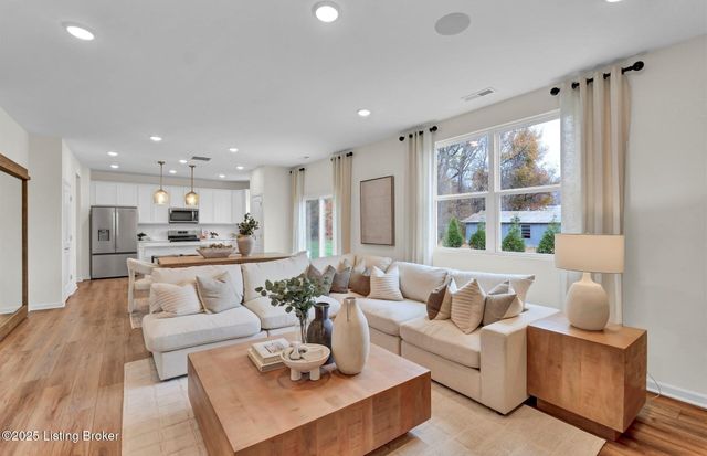 8509 Lysander Dr, Louisville, KY 40214