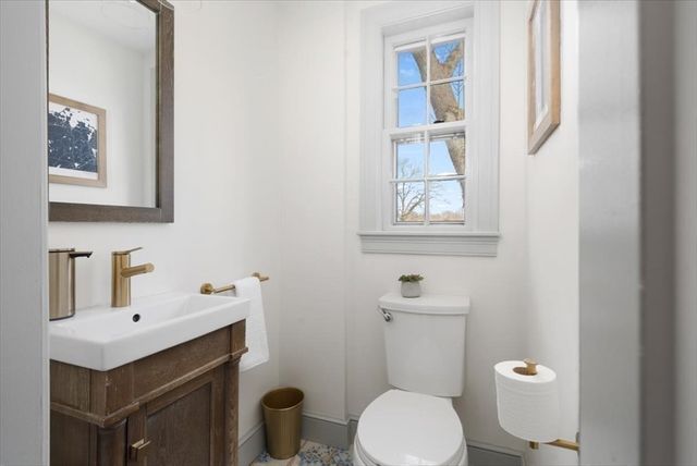 67 Governor Long Rd, Hingham, MA 02043