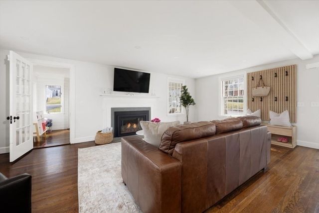 67 Governor Long Rd, Hingham, MA 02043