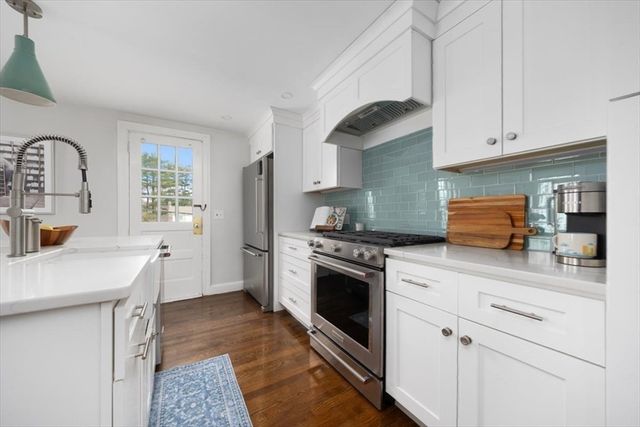 67 Governor Long Rd, Hingham, MA 02043