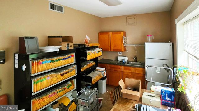 5912 RIDGE AVE, Philadelphia, PA 19128