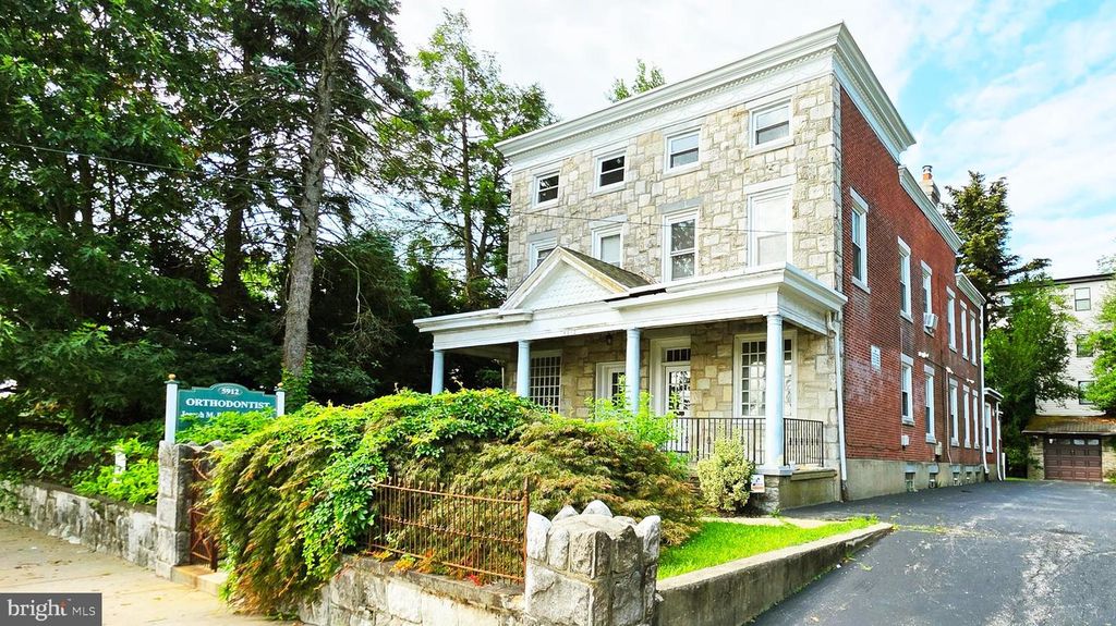 5912 RIDGE AVE, Philadelphia, PA 19128