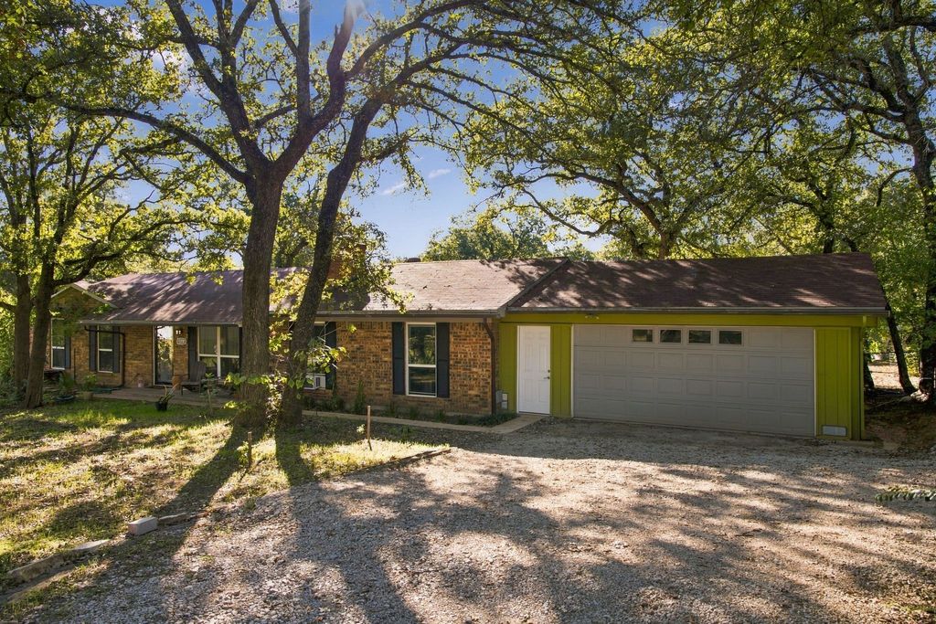 1300 Oak Country, Weatherford, TX 76085 — exterior
