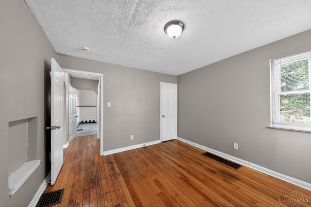 567 Greenwell Avenue, Delhi Twp, OH 45238