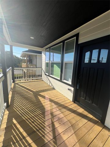 226 S Y Street, La Porte, TX 77571