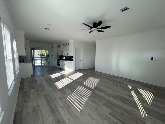 226 S Y Street, La Porte, TX 77571