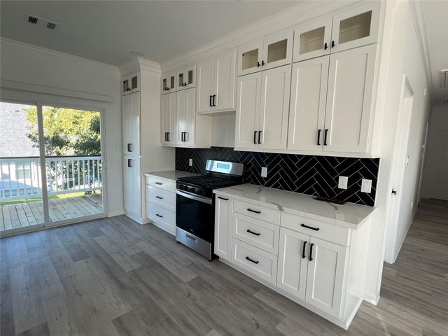 226 S Y Street, La Porte, TX 77571