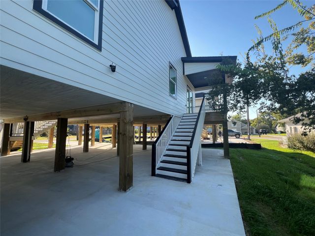 226 S Y Street, La Porte, TX 77571