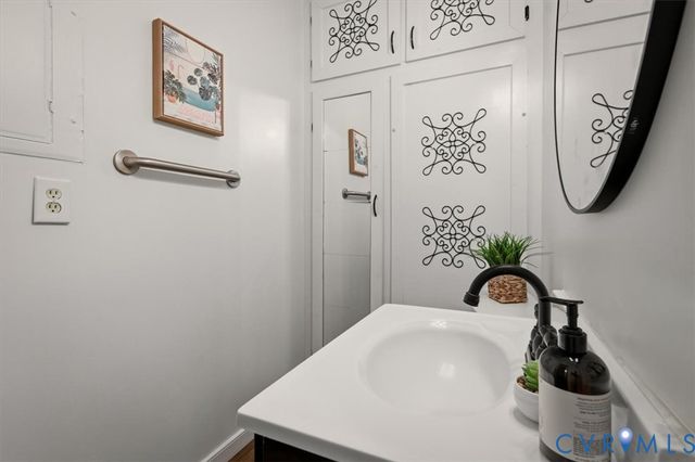 2720 Omega Rd, Glen Allen, VA 23228