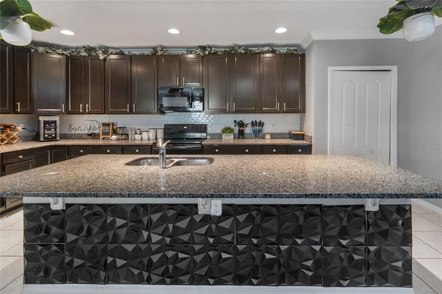 110 FLATWOODS LOOP, Davenport, FL 33837