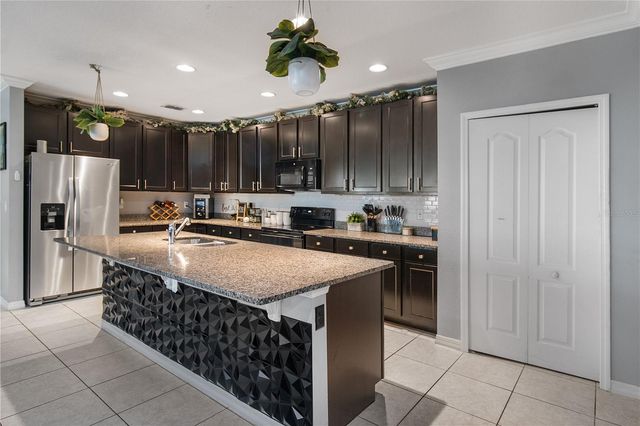 110 FLATWOODS LOOP, Davenport, FL 33837