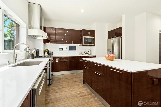 537 Glacier Walk SE, Sammamish, WA 98074