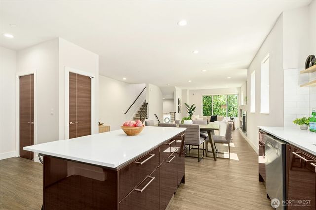 537 Glacier Walk SE, Sammamish, WA 98074