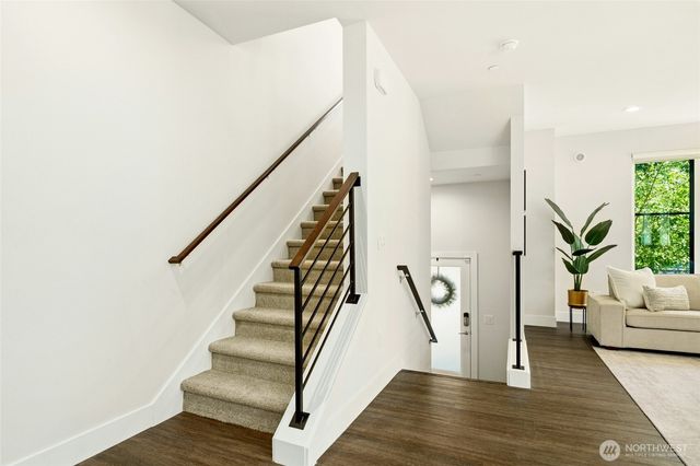 537 Glacier Walk SE, Sammamish, WA 98074