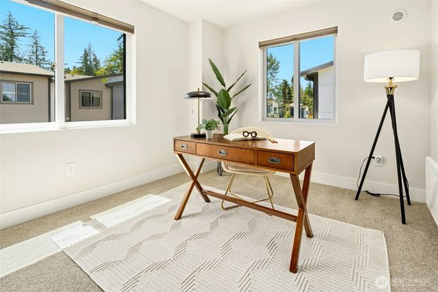 537 Glacier Walk SE, Sammamish, WA 98074