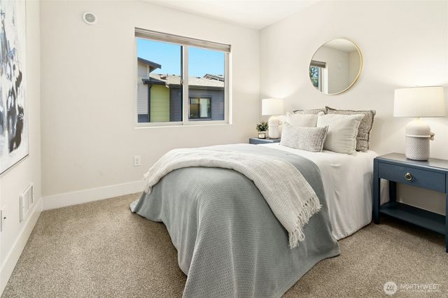 537 Glacier Walk SE, Sammamish, WA 98074
