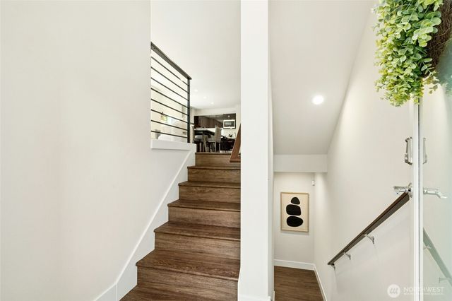 537 Glacier Walk SE, Sammamish, WA 98074