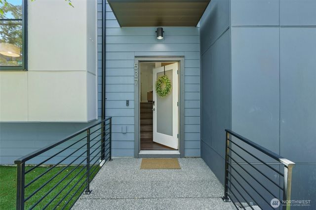 537 Glacier Walk SE, Sammamish, WA 98074