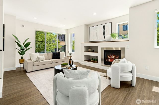 537 Glacier Walk SE, Sammamish, WA 98074