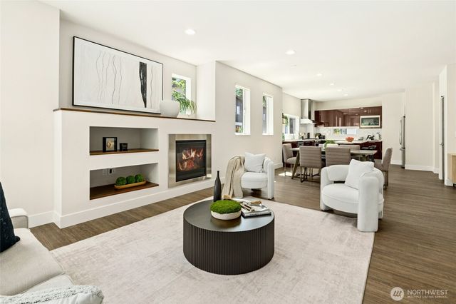 537 Glacier Walk SE, Sammamish, WA 98074