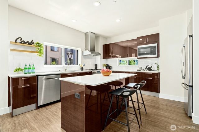 537 Glacier Walk SE, Sammamish, WA 98074