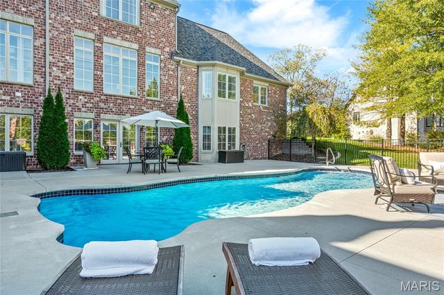 42 Windcastle Place, St Charles, MO 63304