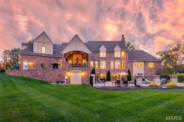 42 Windcastle Place, St Charles, MO 63304