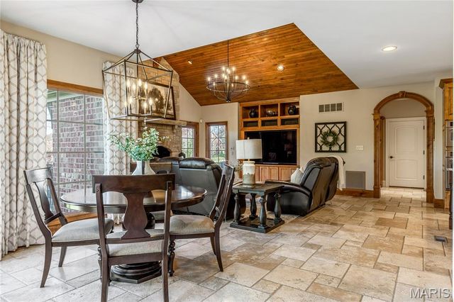 42 Windcastle Place, St Charles, MO 63304