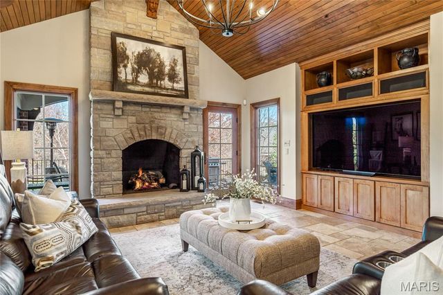 42 Windcastle Place, St Charles, MO 63304