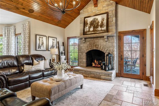 42 Windcastle Place, St Charles, MO 63304