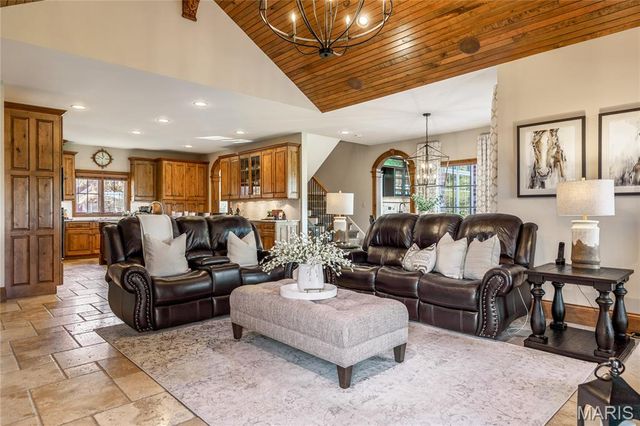 42 Windcastle Place, St Charles, MO 63304